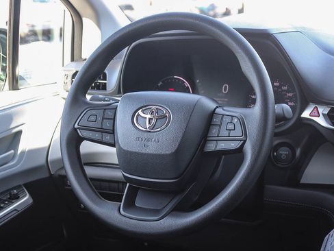 New 2026 Toyota Sienna LE FWD image 17