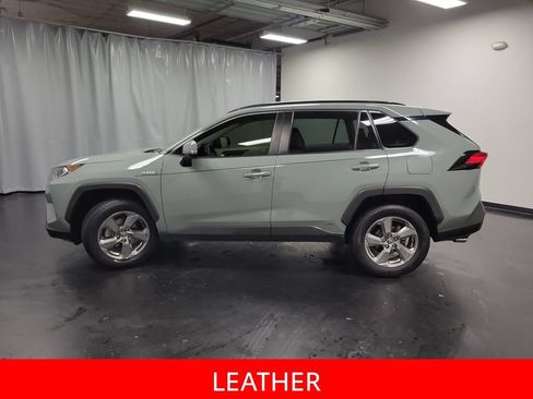 Used 2021 Toyota RAV4 XLE Premium AWD/4WD image 5
