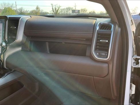 Used 2025 RAM 2500 Laramie AWD/4WD image 15