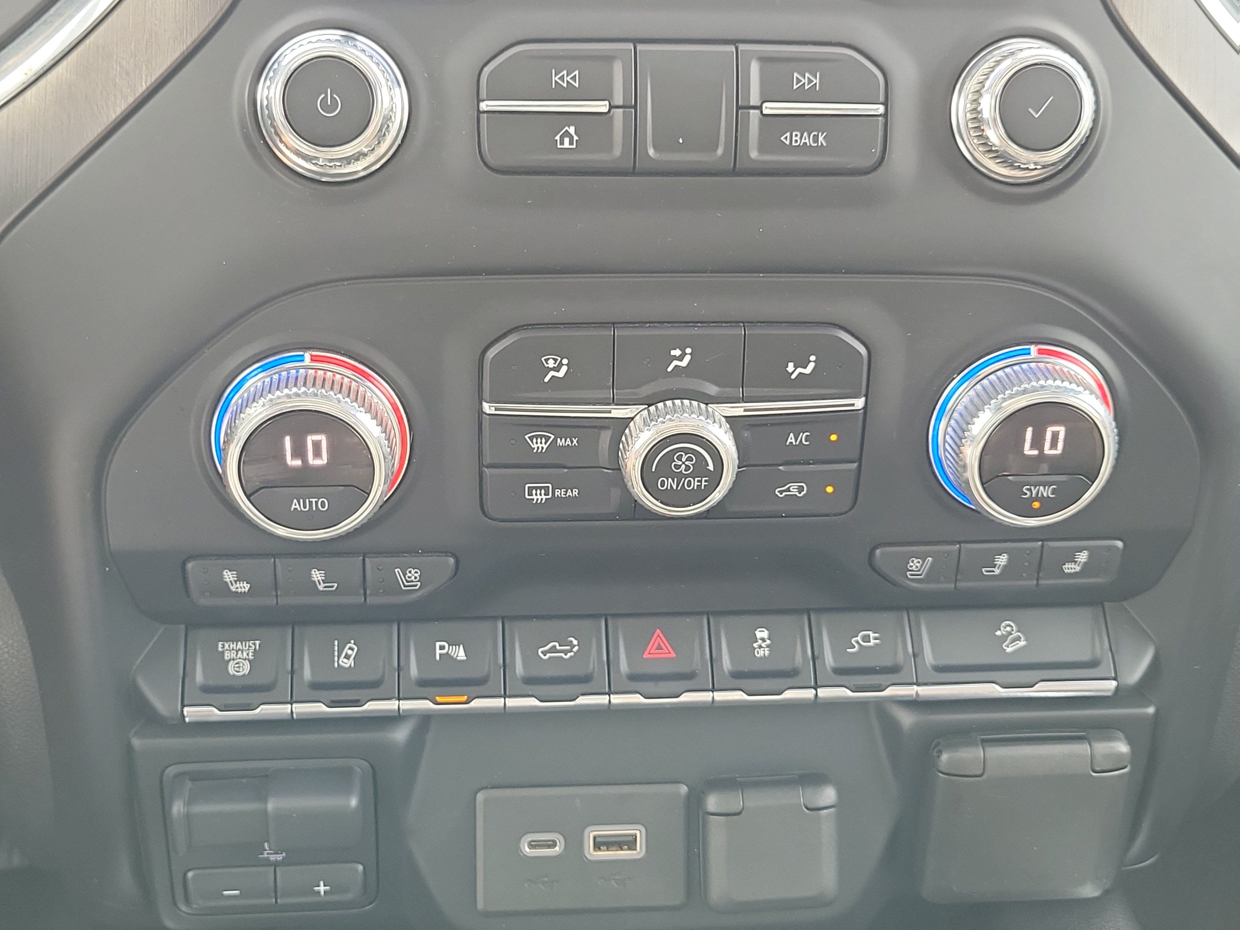 Used 2020 GMC Sierra 3500 AT4 w/ AT4 Premium Package AWD/4WD image 28