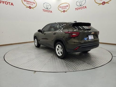 Used 2024 Chevrolet Trax LS w/ LS Convenience Package FWD image 6