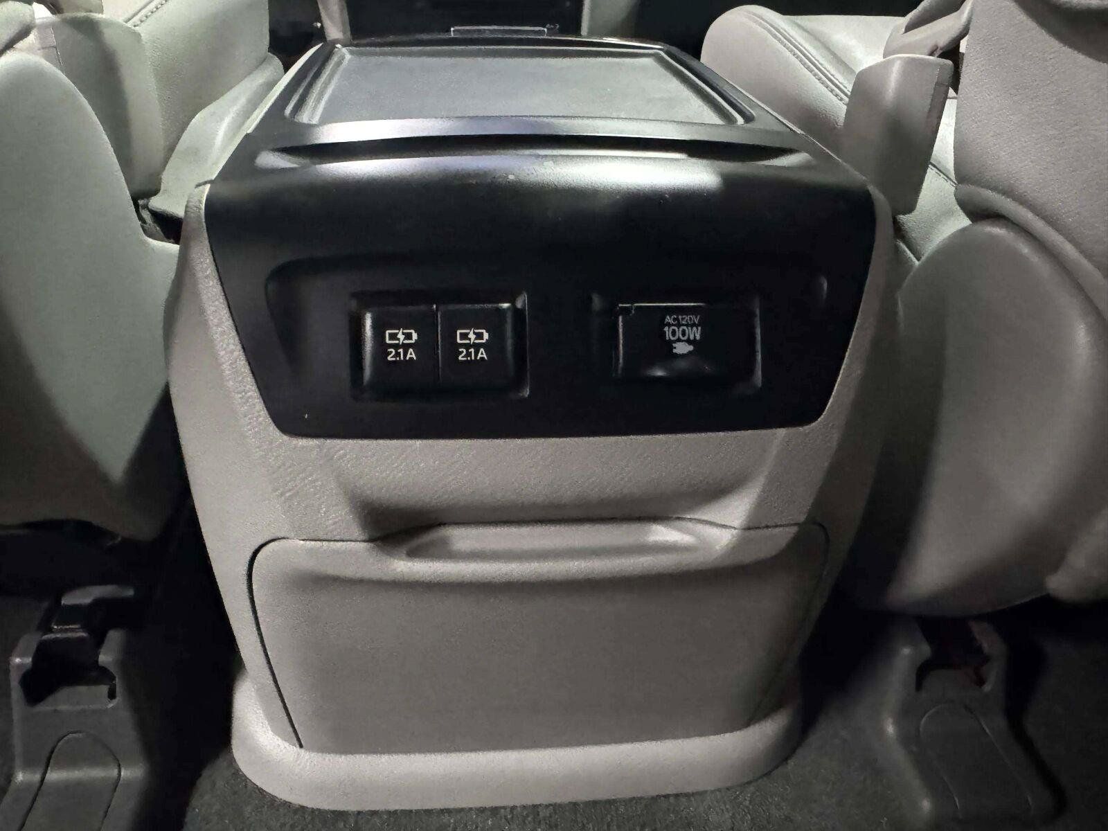 Used 2020 Toyota Sienna XLE Premium FWD image 43