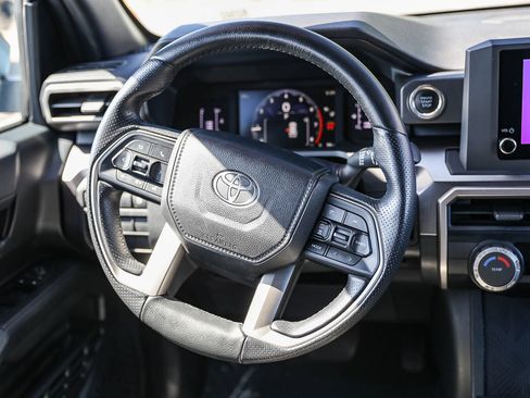 Certified 2025 Toyota 4Runner SR5 AWD/4WD image 15