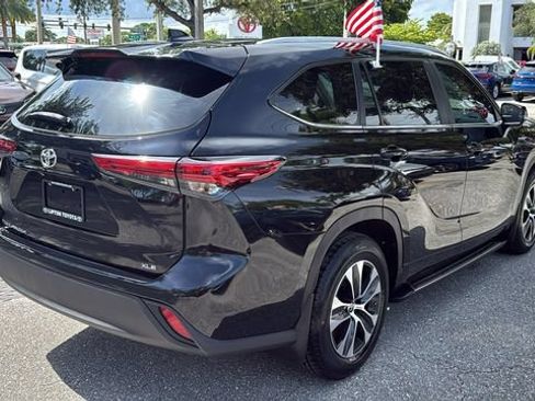 Used 2023 Toyota Highlander XLE FWD image 10