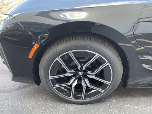 Used 2026 BMW 750e xDrive image 5