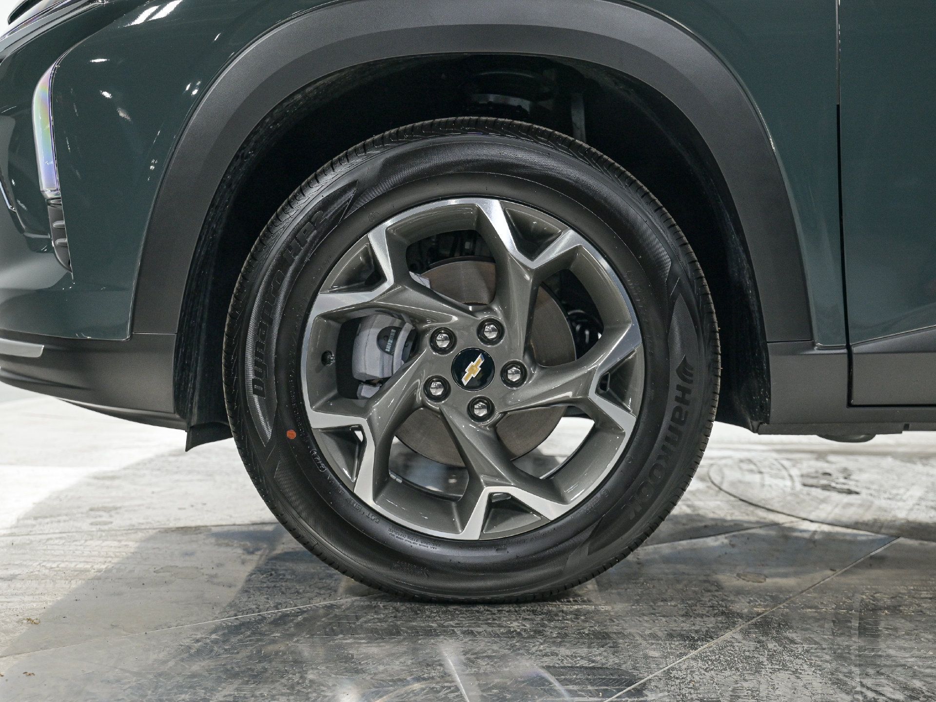 Used 2025 Chevrolet Trax LT w/ Driver Confidence Package FWD image 3