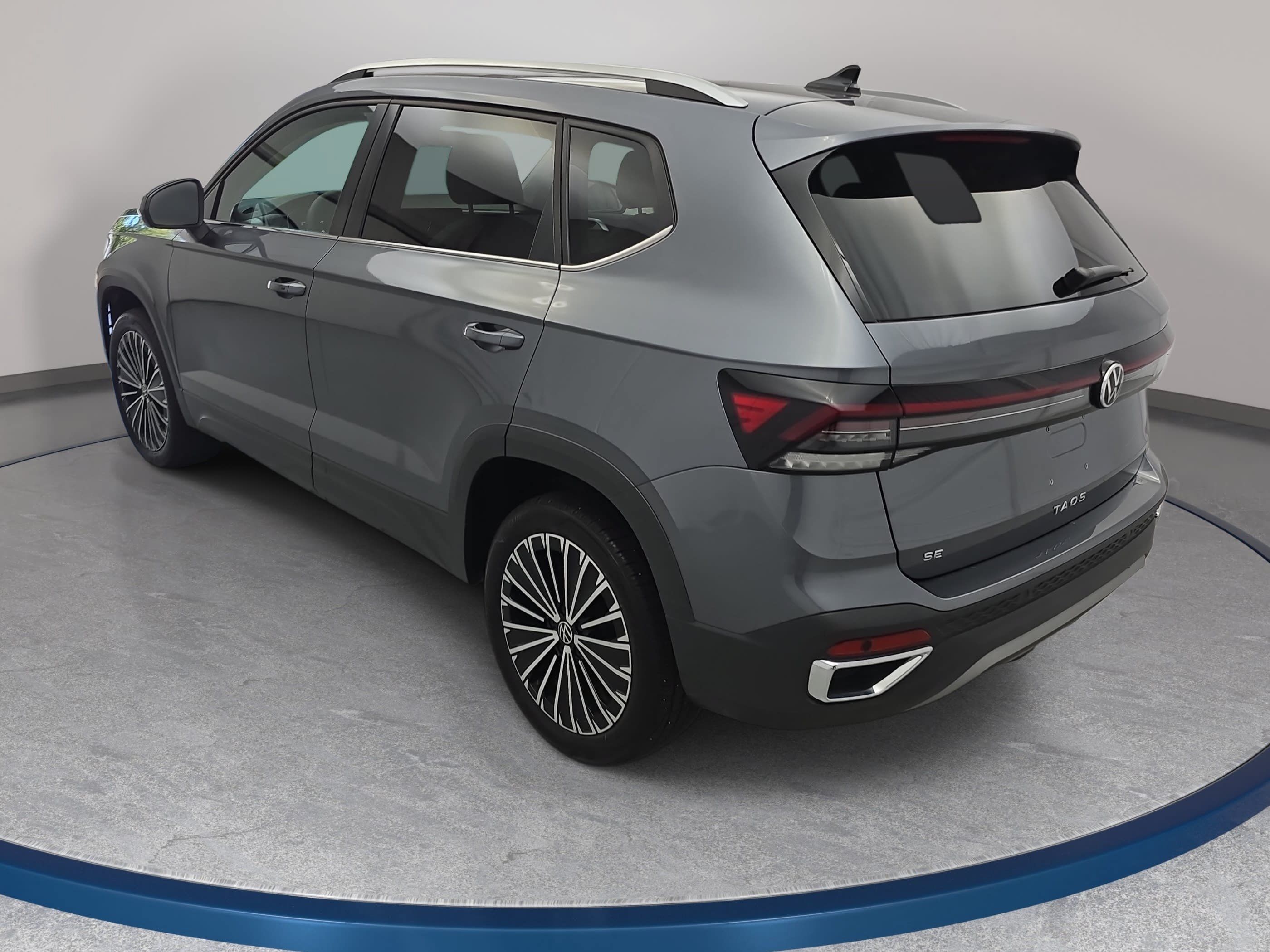 Used 2025 Volkswagen Taos SE FWD image 7