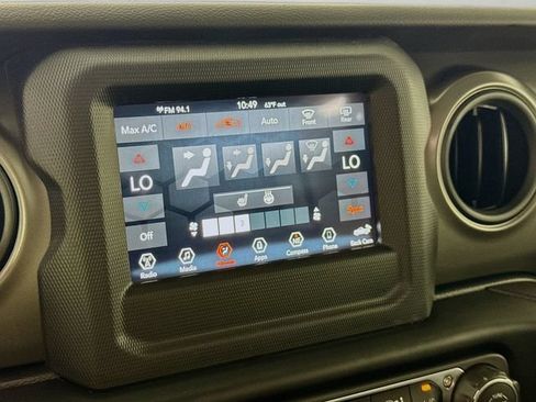 Used 2022 Jeep Gladiator Sport AWD/4WD image 19