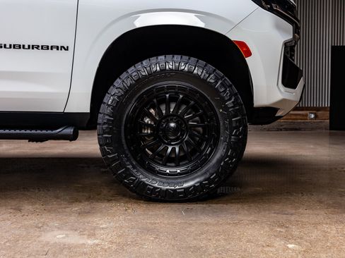 Used 2021 Chevrolet Suburban Z71 w/ Rear Media and Nav Package image 12