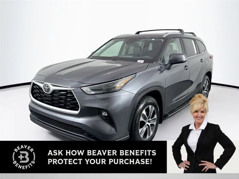 Certified 2023 Toyota Highlander XLE image 1