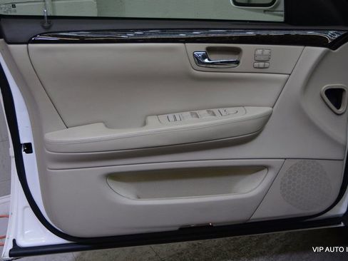 Used 2009 Cadillac DTS w/ Trunk Convenience Package image 7