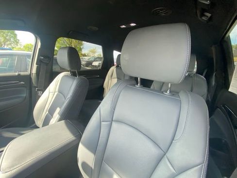Used 2023 Buick Enclave Essence image 5