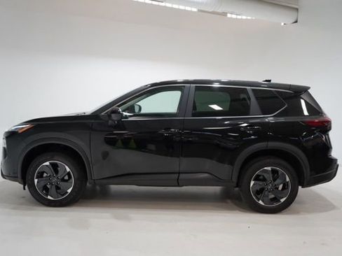Used 2024 Nissan Rogue SV image 4