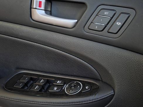 Used 2012 Hyundai Genesis 4.6 image 26