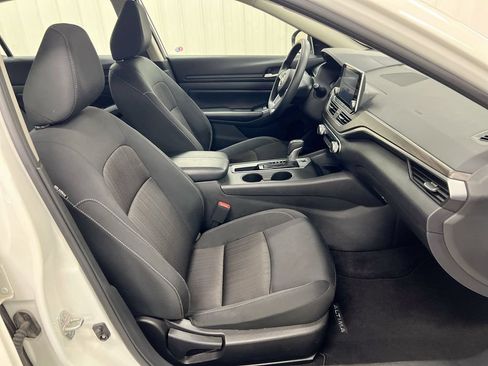 Used 2025 Nissan Altima 2.5 SV FWD image 21