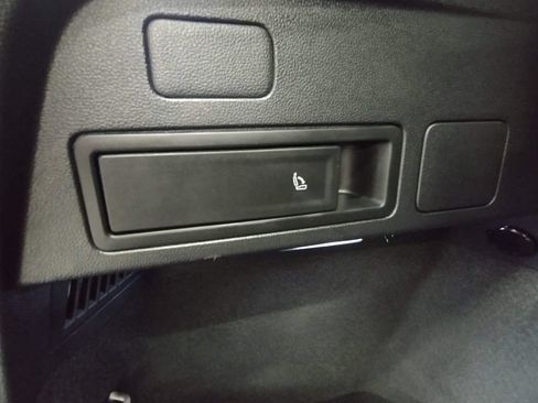 Certified 2022 Volkswagen Tiguan SE FWD image 19