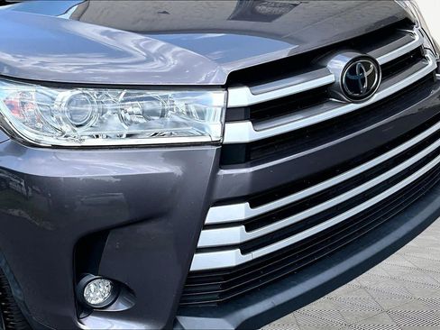 Used 2019 Toyota Highlander XLE FWD image 30