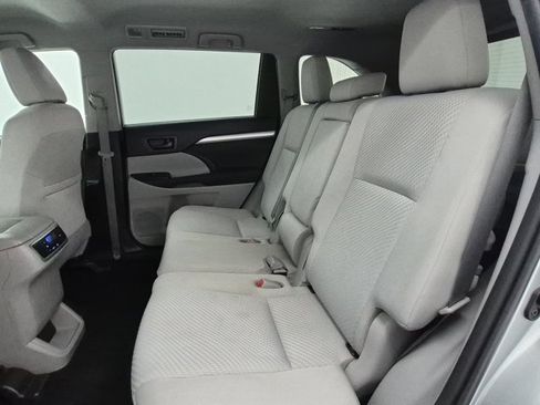Used 2019 Toyota Highlander LE FWD image 20