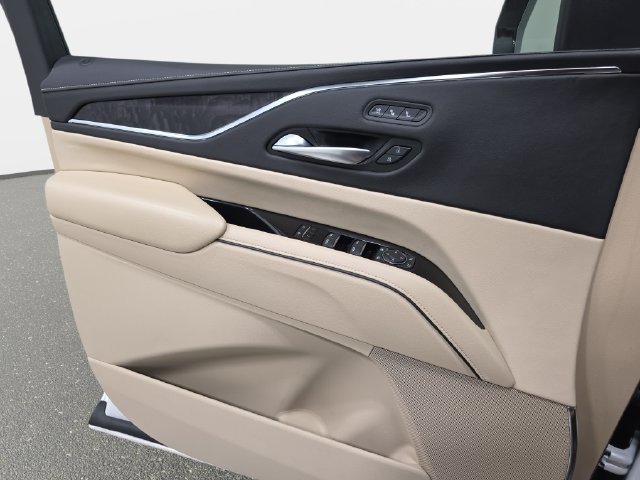 Used 2023 Cadillac Escalade ESV Premium Luxury w/ LPO, Floor Liner Package AWD/4WD image 27