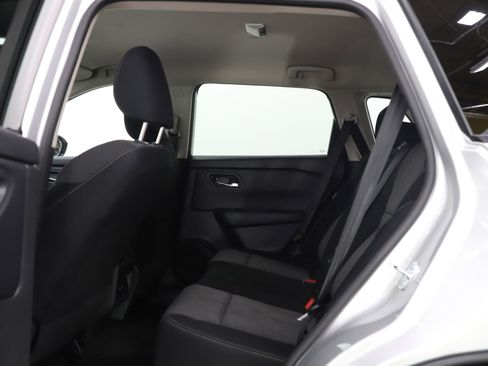 Used 2025 Nissan Rogue SV image 18