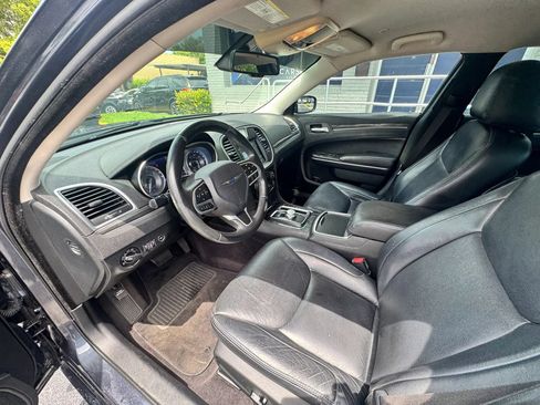 Used 2018 Chrysler 300 Touring w/ Sport Appearance Package RWD image 17