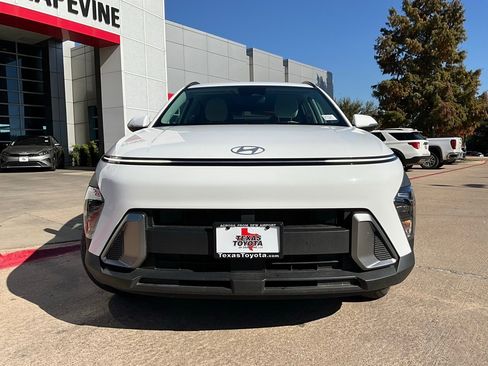 Used 2025 Hyundai Kona SEL image 4