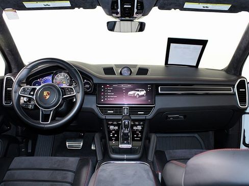 Used 2023 Porsche Cayenne GTS image 13