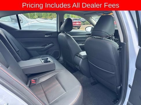 Used 2025 Nissan Altima 2.5 SR w/ SR Premium Package FWD image 9