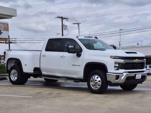 Used 2025 Chevrolet Silverado 3500 LT w/ Safety Package AWD/4WD image 3
