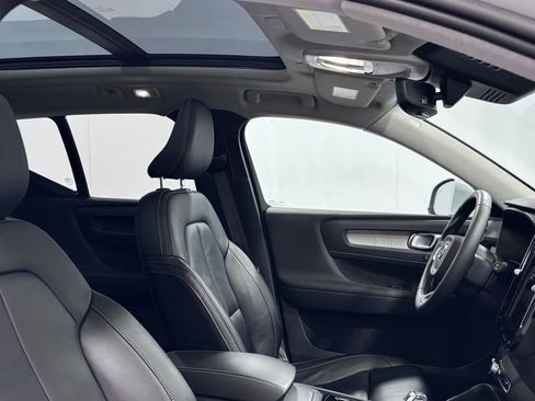 Certified 2023 Volvo XC40 B5 Plus w/ Climate Package AWD/4WD image 19