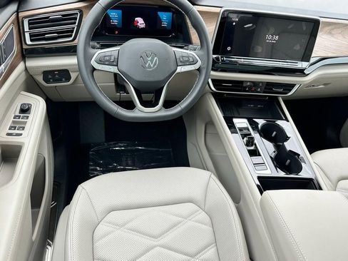 New 2026 Volkswagen Atlas SE FWD image 8