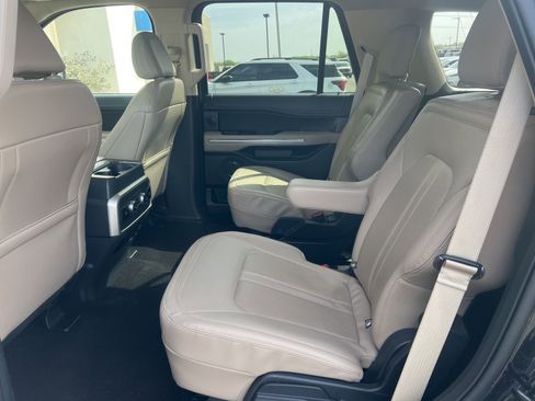 Used 2023 Ford Expedition Limited image 14
