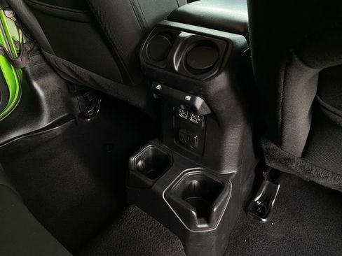 Used 2020 Jeep Wrangler Unlimited Sahara image 26