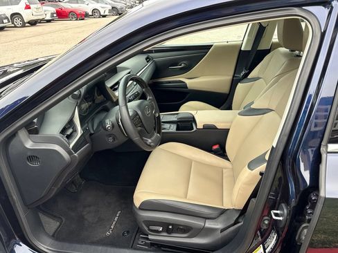 Used 2020 Lexus ES 300h w/ Premium Package FWD image 18