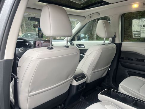 New 2026 Nissan Pathfinder SL FWD image 17