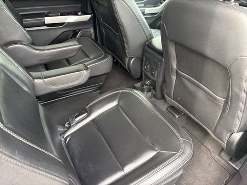 Used 2022 Ford Explorer XLT w/ Equipment Group 202A image 39