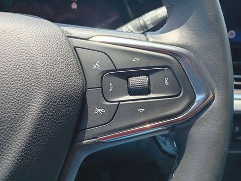 Used 2025 Chevrolet Trax LT w/ LT Convenience Package FWD image 14