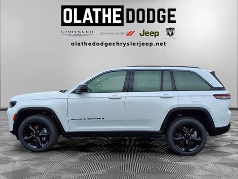 New 2026 Jeep Grand Cherokee Limited w/ Limited Altitude Package AWD/4WD image 18
