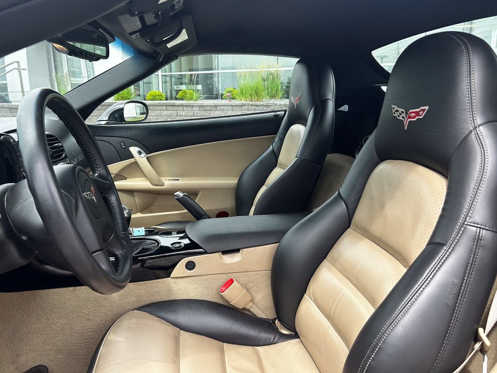 Used 2005 Chevrolet Corvette Convertible w/ Preferred Equipment Group RWD image 11