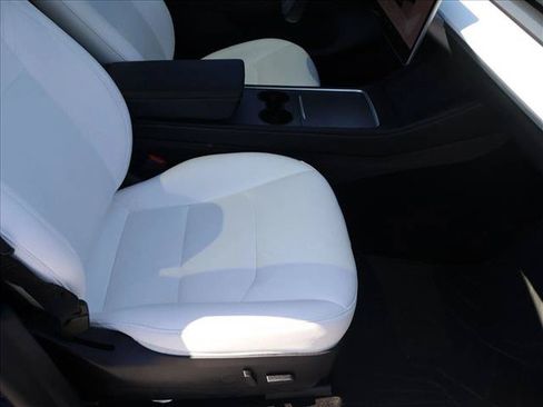 Used 2022 Tesla Model Y Performance AWD/4WD image 25
