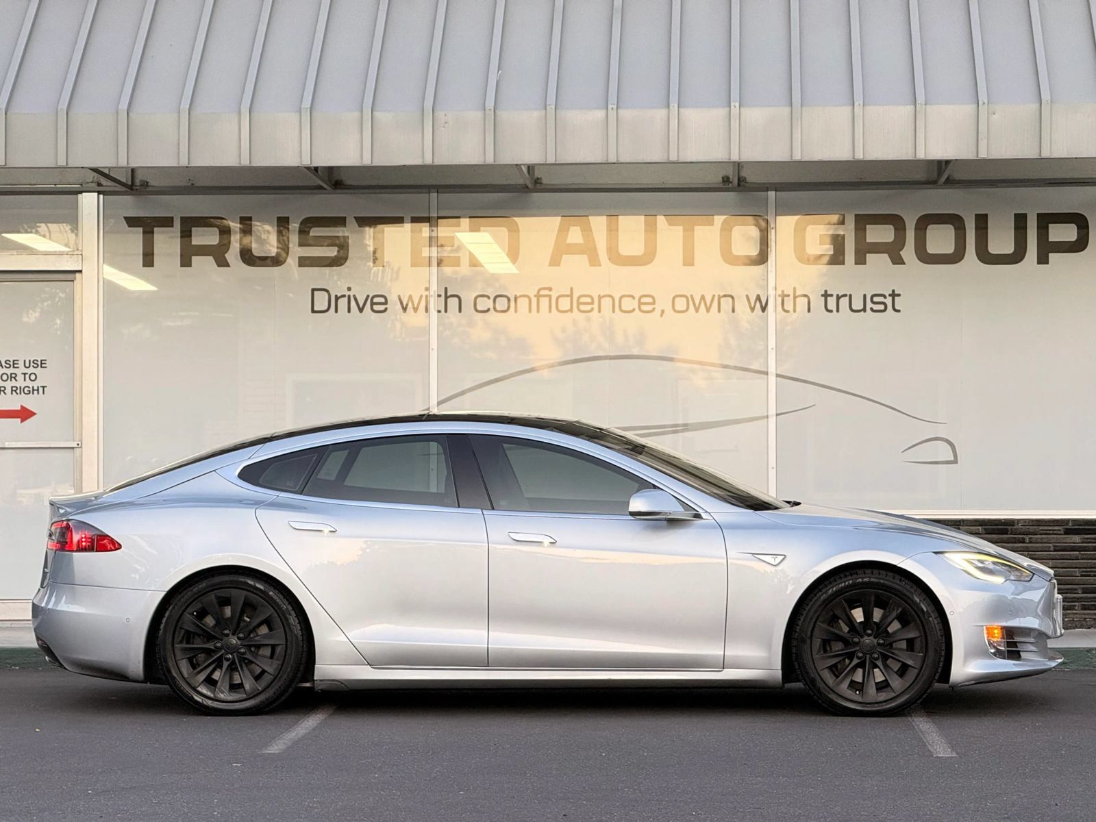 Used 2016 Tesla Model S 90D AWD/4WD image 3