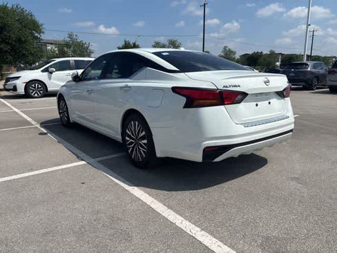 Used 2023 Nissan Altima 2.5 SV FWD image 3