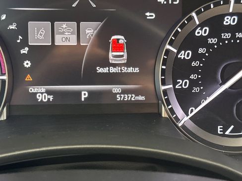 Used 2021 Toyota Highlander XLE FWD image 34