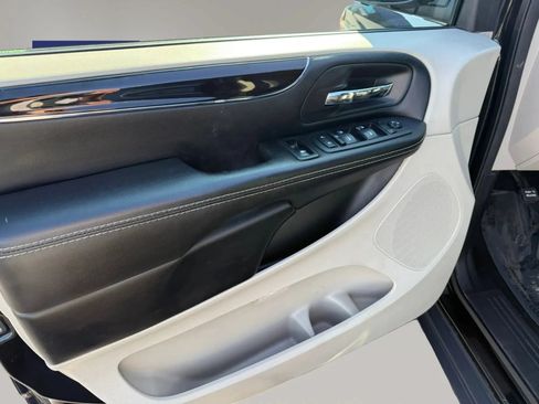 Used 2019 Dodge Grand Caravan SXT FWD image 13