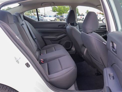 Used 2025 Nissan Altima 2.5 SV FWD image 10
