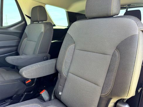 Used 2020 Chevrolet Traverse LT image 16