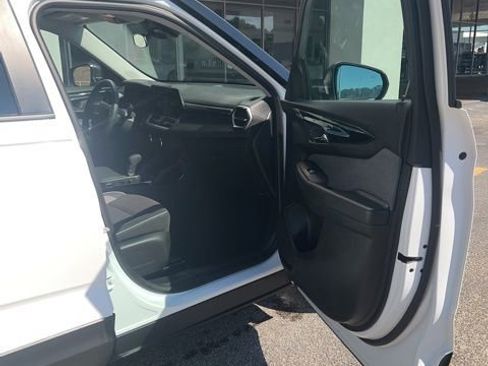 Used 2025 Chevrolet TrailBlazer LS w/ LS Convenience Package FWD image 15