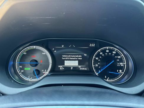 Used 2023 Toyota Venza XLE image 28