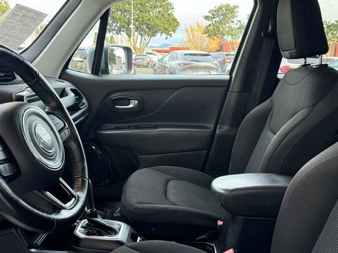 Used 2018 Jeep Renegade Altitude image 14