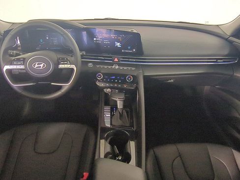 Certified 2025 Hyundai Elantra Limited FWD image 16